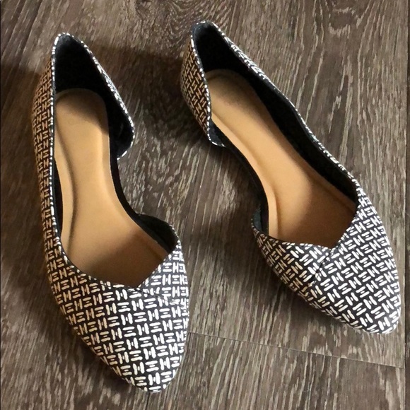 Gap Patterned Black/White Flats - Picture 1 of 2